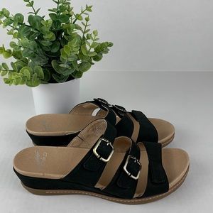 Dansko black & tan sandals